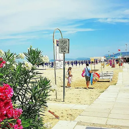 Riviera Del Conero, 4 Camere, 14 Letti Appartamento *